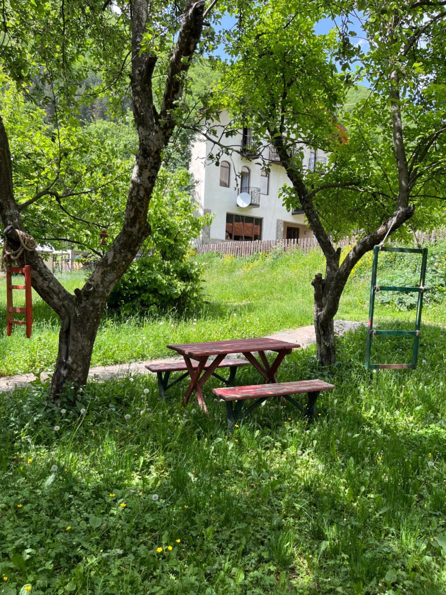 Ioska'S House Hotel Местия Екстериор снимка