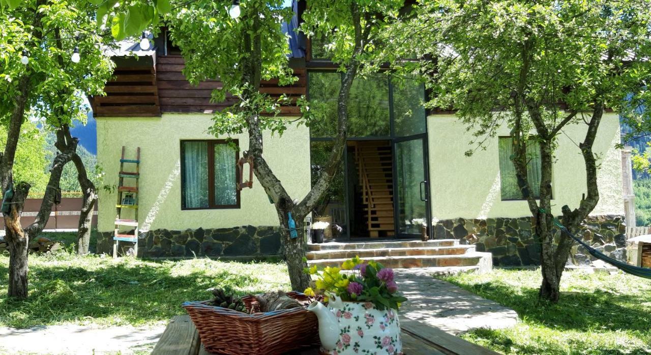 Ioska'S House Hotel Местия Екстериор снимка